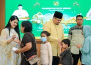 Masyarakat Kota Medan Hadiri Open House Idul Fitri yang Digelar Bobby Nasution