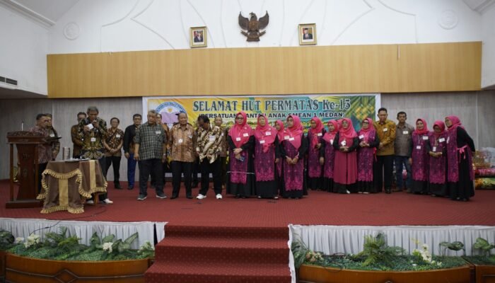 Dihadiri Kepala SMKN 1 Medan, Peringatan HUT ke XIII dan Pengukuhan Pengurus Permatas Meriah
