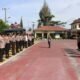 Keterangan foto : Kapolres Dairi saat memberi pengarahan pada anggotanya di mapolres Dairi, Selasa (16/5/2023). (foto : Sondang).