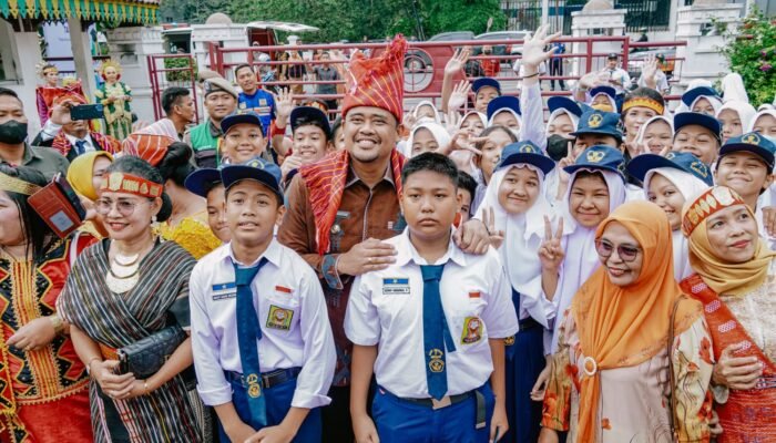 Bobby Nasution Inspektur Upacara Hari Pendidikan Nasional