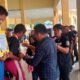 Keterangan foto : Darwis H Harahap Serahkan Mdali Kepada Juara kejuaraan cabor drum band Piala Walikota Medan di Lapangan Astaka, Rabu (21/6/2023). (Foto : Zultaufik).