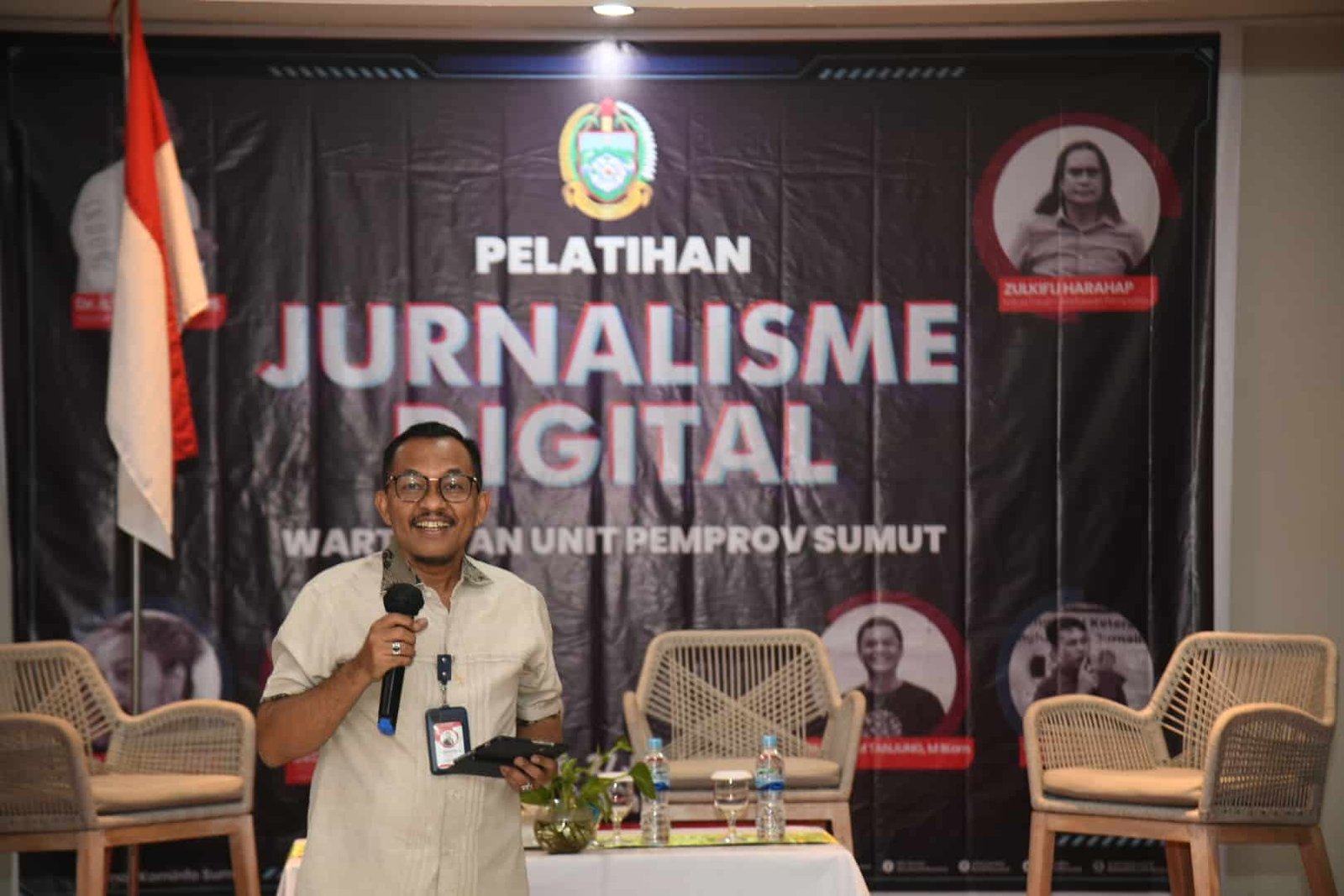 Keterangan foto: Kepala Dinas Kominfo Pemprov Sumut Ilyas Sitorus saat menyampaikan kata sambutan pada pembukaan Pelatihan Jurnalisme Digital Wartawan Unit Pemprov Sumut di Hotel SwissbelInn Jalan Gajah Mada, Medan, Selasa (27/6).