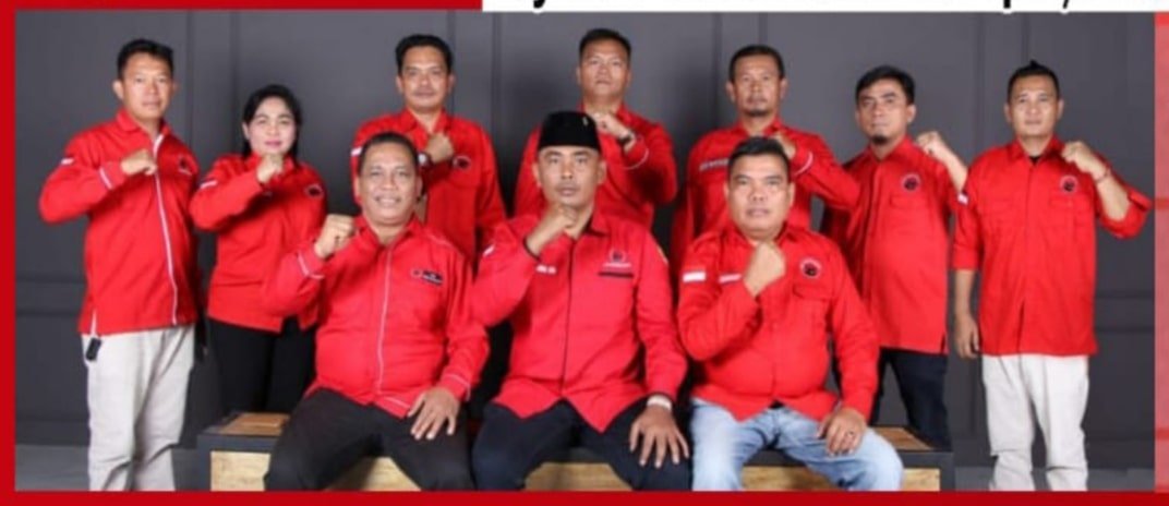 Keterangan foto : Panitia lomba 10 K diketuai Darman Tambak Purba (pakai peci). (Foto : ist).