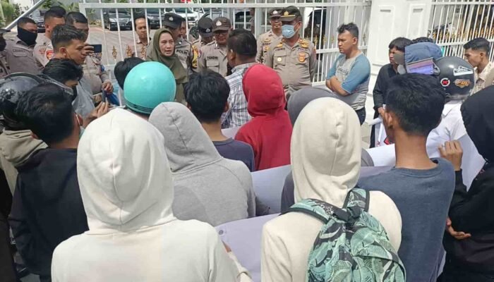 Dituding Jadi Antek-antek Mafia Tanah, Askani Layak Dicopot