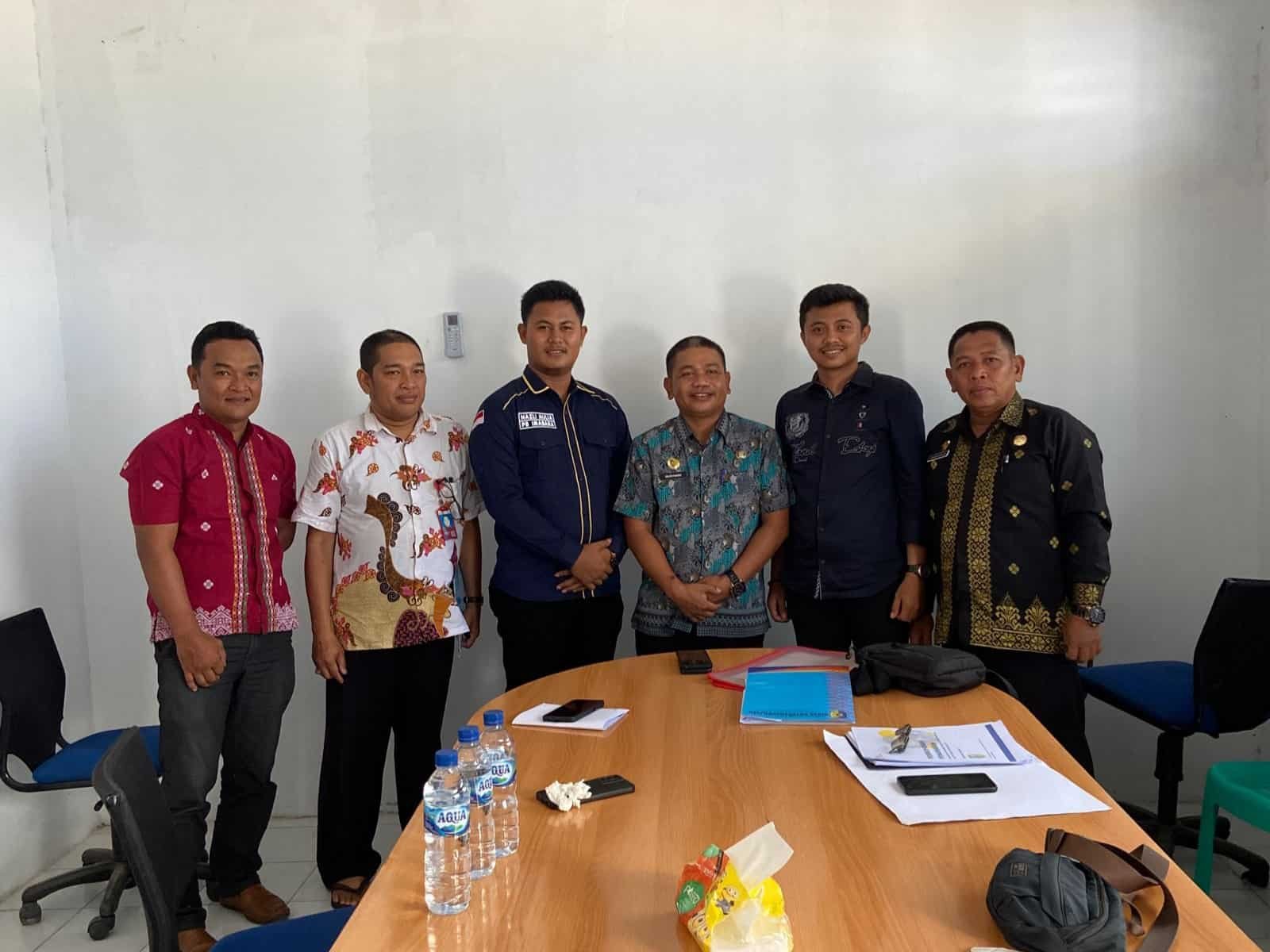 Keterangan foto: Pengurus Besar Ikatan Mahasiswa Batu Bara (PB IMABARA) saat beraudensi, di gedung Balai Latihan Kerja Petatal pada kamis (6/7/2023). (Foto:ist).