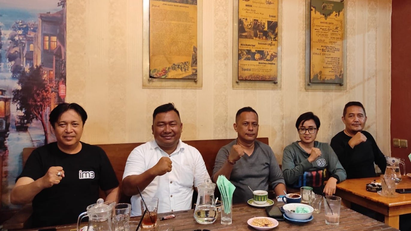 Keterangan foto: pengurus Dewan Pimpinan Pusat Persatuan Wartawan Televisi Onlone Indonesia (DPP PWTOI) usai rapat, Jumat (7/7/2023). (Foto: Amsal).