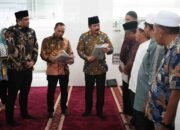 Bobby Nasution Bersama Menteri ATR/BPN RI Menyerahkan 11 Sertipikat Tanah Wakaf