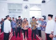 Wali Kota Medan Dampingi Menteri ATR/BPN Serahkan Sertipikat Rumah Ibadah dan Tempat Pendidikan