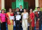 Pasangan Mempelai Jemaat HKBP Perkembangan Sidikalang Peroleh Akta Nikah