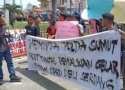 Unjuk Rasa Polda Sumut, Mahasiswa Desak Laporan Dugaan Gelar Palsu Oknum Anggota DPRD Deli Serdang Dituntaskan!