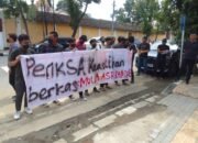 Unjuk Rasa Massa Mahasiswa Minta KPU Medan Batalkan Berkas Bacaleg Bayek
