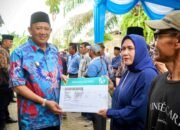 Plt Bupati Langkat Syah Afandin Serahkan Bansos Sebesar Rp 16 Milyar Kepada Ribuan Warganya