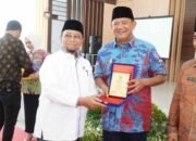 Syah Afandin Terima Penghargaan “Tokoh Peduli Zakat Baznas Langkat” Pada Acara serah terima Bantuan Bedah Rumah Baznas