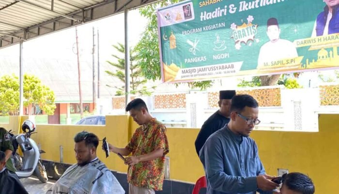 Sahabat UAS Sumut Gelar Baksos Jumat Berkah Berupa Pangkas dan Ngopi Gratis