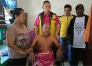 Wong Chun Sen Serahkan Kursi Roda Gratis Buat Warga Terkena Stroke di Medan Petisah