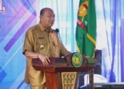 Plt Bupati Syah Afandin Serahkan Penghargaan Prestasi Pencapaian Target PAD Langkat