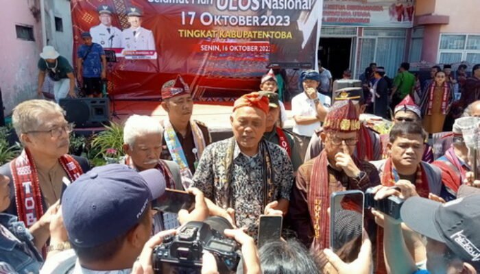Bupati Toba Akan Buat Perda Ulos
