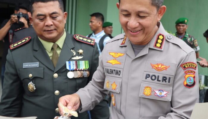 Kapolrestabes Medan Beri Kejutan ke Dandim 0201 di HUT ke-78 TNI