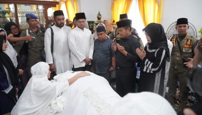 Pj Gubernur Sumut Hassanudin Lepas Jenazah Syamsul Arifin