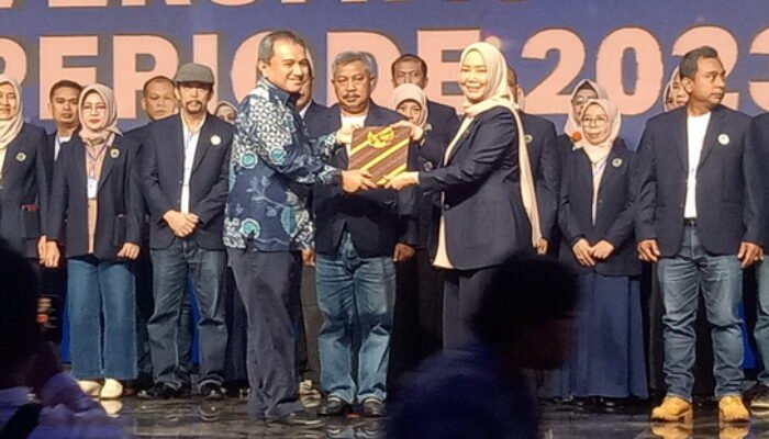Rita Wizna Dilantik jadi Ketua Umum PB IKA UMA: Ini Rumah Besar Kita Bersama