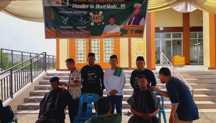 Sahabat UAS Sumut Gelar Pangkas dan Ngopi Gratis
