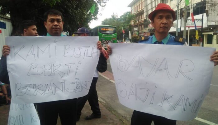 Gaji Tak Dibayar, Puluhan Sopir Bus Trans Metro Deli Mogok Kerja