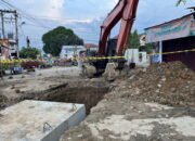 Nahas! Seorang Pekerja Proyek Drainase di Medan Tewas Tertimpa Crane dan Beton