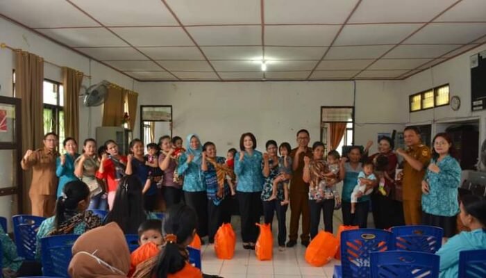 Pemkab Dairi Bagikan Bantuan Nutrisi di Siempat Nempu Hilir