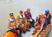 Bobby Nasution Naik Perahu Karet Cek Progress Bersih-bersih Sungai Deli