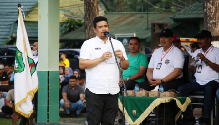 Bobby Nasution Buka Pertandingan Persahabatan Sepak Bola Komwil I APEKSI