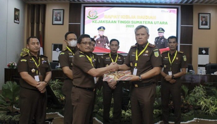 Kejati Sumut Berikan Penghargaan Kepada Satker Berkinerja Terbaik