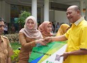 Syah Afandin Serahkan BPJS Ketenagakerjaan Bagi Operator Sekolah dan Kecamatan di Langkat