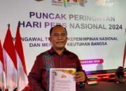 Ketua DKP PWI Sumut Terima Press Card Number One