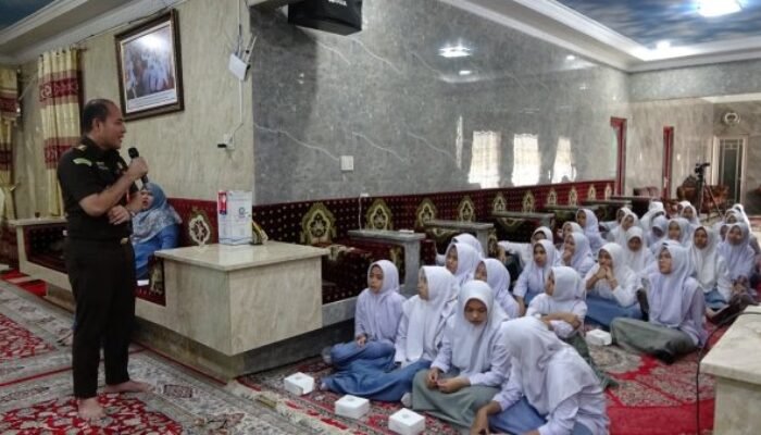 Jaksa Masuk Pesantren di Al Kautsar Al Akbar, Ajak Santi dan Santriwati Jauhi Narkoba