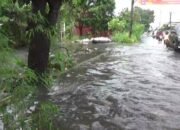 Percut Sei Tuan Satu Jam Diguyur Hujan, Jalan Tertutup Air Bagai Sungai