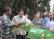 Bupati Dairi Serahkan Alsintan untuk Tingkatkan Kesejahteraan Petani