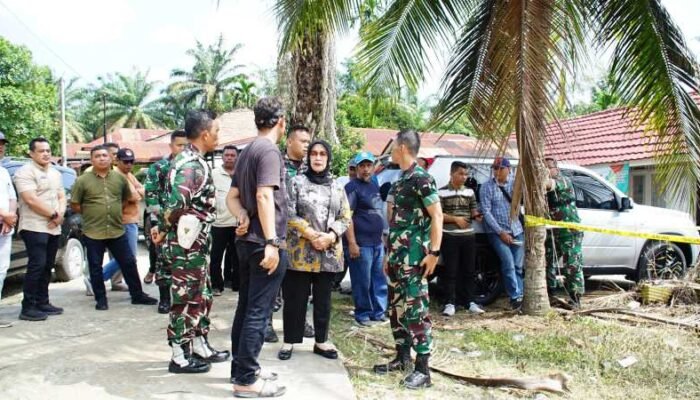 Plt Bupati Bersama Dandim 0209/LB Tinjau Rumah Wartawan yang Ludes Terbakar 