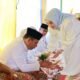 Plt. Bupati Labuhanbatu Hj Ellya Rosa Siregar, S.Pd, MM Saat tepung tawari Calon Jamaah Haji di Negeri Lama Kecamatan Bila Hilir Kabupaten Labuhanbatu, Rabu (24/4/2024). (kedannews.com/ist).