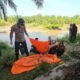 Polsek Indrapura saat evakuasi penemuan mayat MR-X dialiran sungai dalu-dalu yang berada di Dusun IV Desa Tanjung Muda, Kecamatan Air Putih, Kabupaten Batu Bara, Rabu (24/042024) sekira pukul 14.00 WIB. (kedannews.com/Amin).