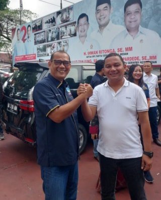 Ketua Umum Sopo ATRestorasi Bersatu, Antonius Devolis Tumanggor bersama pengurus mendampingi Bakal Calon Walikota Medan, Bakhtiar Ahmad Sibarani saat mendaftar ke Partai Gerindra Medan, Selasa (21/05/2024). (kedannews.com/ist)
