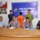 Dugaan tersangka BSN saat membelakangi kamera pada pres release diruang sat reskrim Polres Dairi, Sabtu (11/5/2024). (kedannews.com/Sondang Silalahi).
