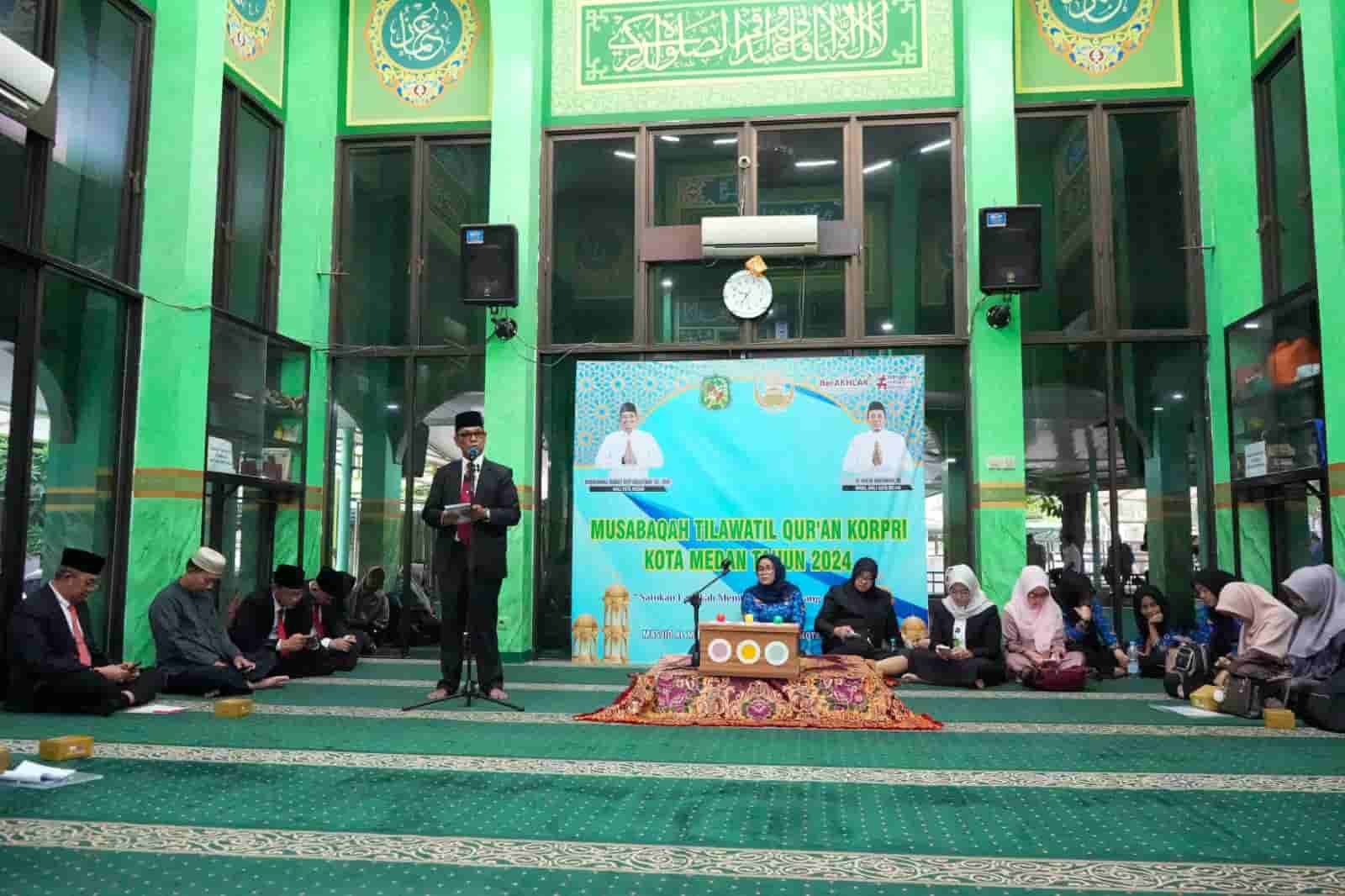 Wali Kota melalui sambutan tertulis yang dibacakan Inspektur Kota Medan Sulaiman Harahap saat membuka Musabaqah Tilawatil Qur’an (MTQ) Korpri di Masjid Al Musaabiqin Kantor Wali Kota Medan, Kamis (25/4/2024). (kedannews.com/ist)