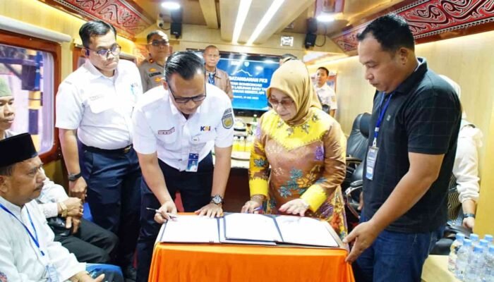 Resmi, Calon Jama’ah Haji Asal Labuhanbatu Gunakan Transportasi Kereta Api Menuju Embarkasi Medan