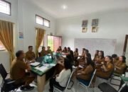 Kadis Dukcapil Dairi Pimpin Rapat Dengan Petugas Layanan