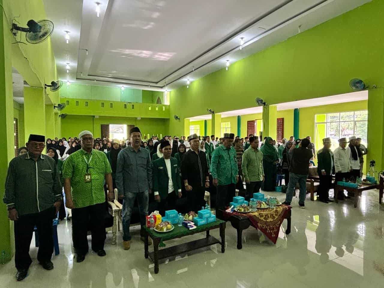 Nikson Nababan saat acara berlangsung bersama Puluhan sarjana dari Ikatan Sarjana Al Washliyah Kota Medan, Selasa (14/05/2024). (kedannews.com/ist).