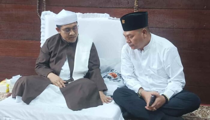 Silaturahmi ke Tuan Guru Besilam, Nikson Nababan Diberi Amalan Khusus