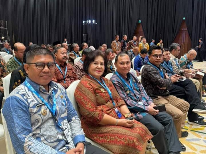 Pj Bupati Dsiri Charles Bantjin (3 paling kanan) saat mengikuti musrembangnas di Balai Sidang Jakarya Convention Center, Senin, (6/5/2024) .(kedannews.com/ist)