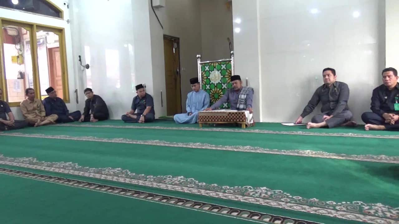 Pengajian yang berlangsung di Masjid Nurul Muslimin Pengadilan Negeri Lubuk Pakam Jalan Sudirman, Kelurahan Petapahan, Kecamatan Lubuk Pakam, Kabupaten Deli Serdang, Selasa (07/05/2024). (kedannews.com/Aris).