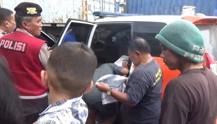 Penumpang Sepeda Motor Tewas Usai Dilindas Truk Kontainer