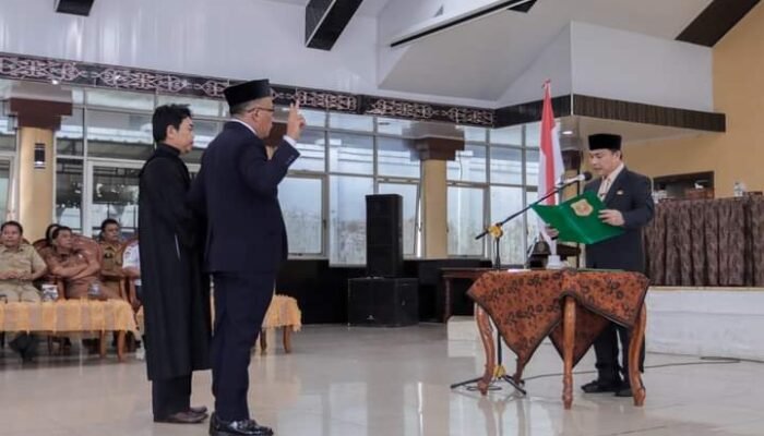 Lantik Jonny Hutasoit Jadi Penjabat Sekda Dairi, Surung Charles : Harus Responsif dan Inovatif!